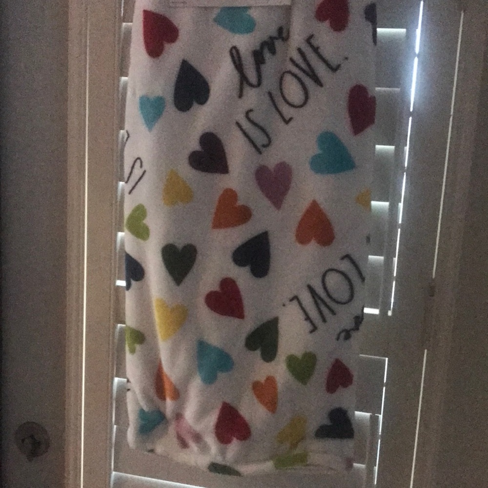 Rae Dunn - LOVE IS LOVE - heart throw